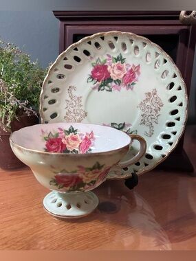 (UT) Royal Halsey Pedestal Teacup and Saucer
